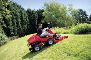 Traktorek kosiarka do koszenia trawy w ogrodzie - idealny pomysł na koszenie trawnika w przypadku dużych powierzchni. Mnogość akcesoriów, które można dokupić, powoduje ich uniwersalność.